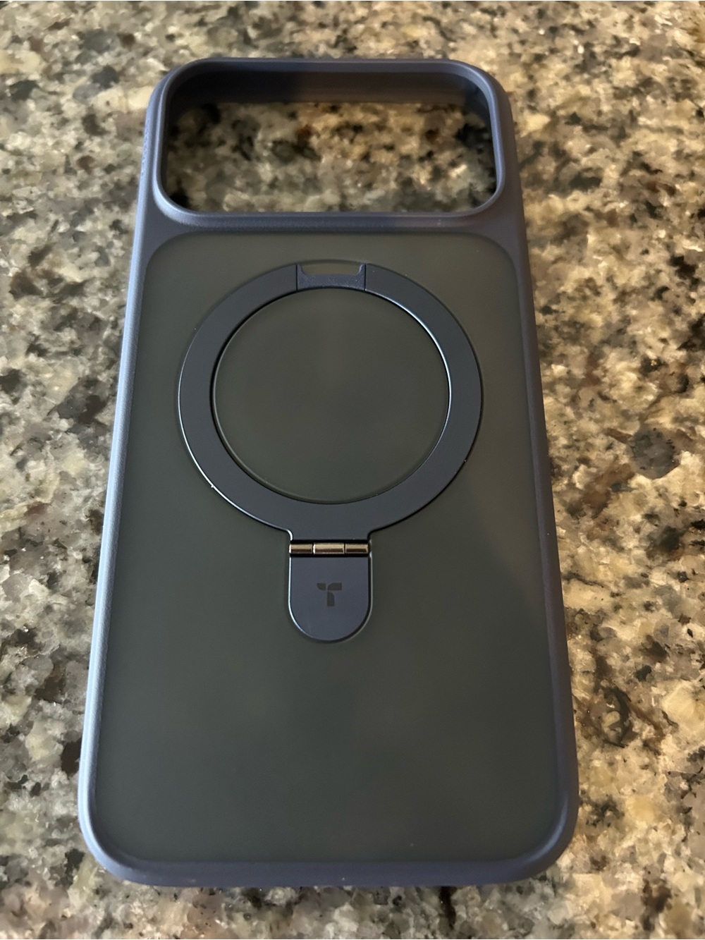MagSafe-Compatible iPhone 17 Pro Max Case with Ring Kickstand in Deep Navy